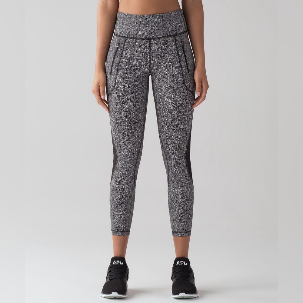 Lululemon•Invigorate 7/8 Tight 25”•Chakra Print Alpine White Black•LIKE NEW• 8